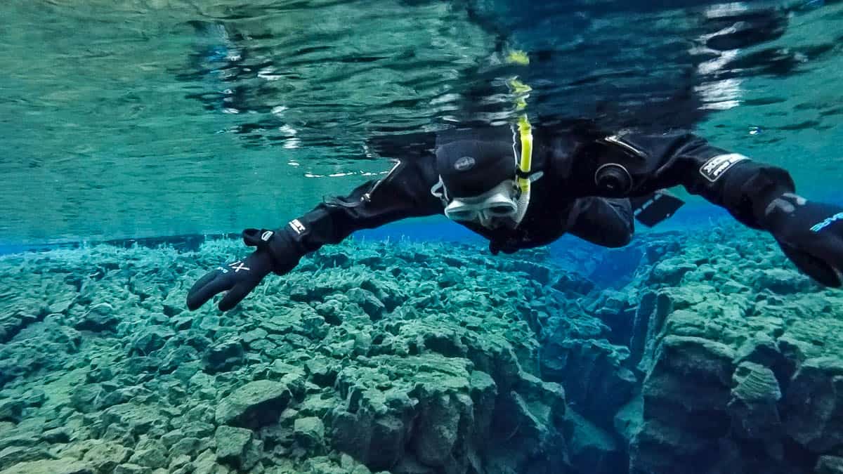 Journey Between 2 Continents: The Ultimate Silfra Snorkeling Tour for Unforgettable Icelandic Magic